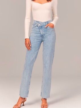NWT Abercrombie & Fitch The ’90s Straight Ultra High Rise Jeans Light 31 Short